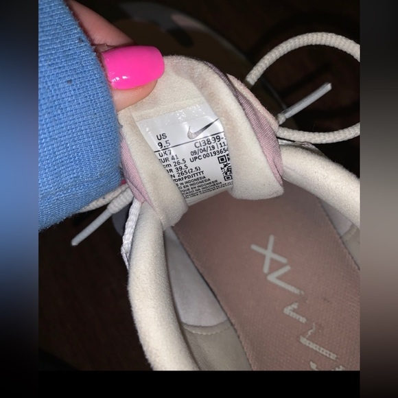 womens nike air max react! - Picture 6 of 8